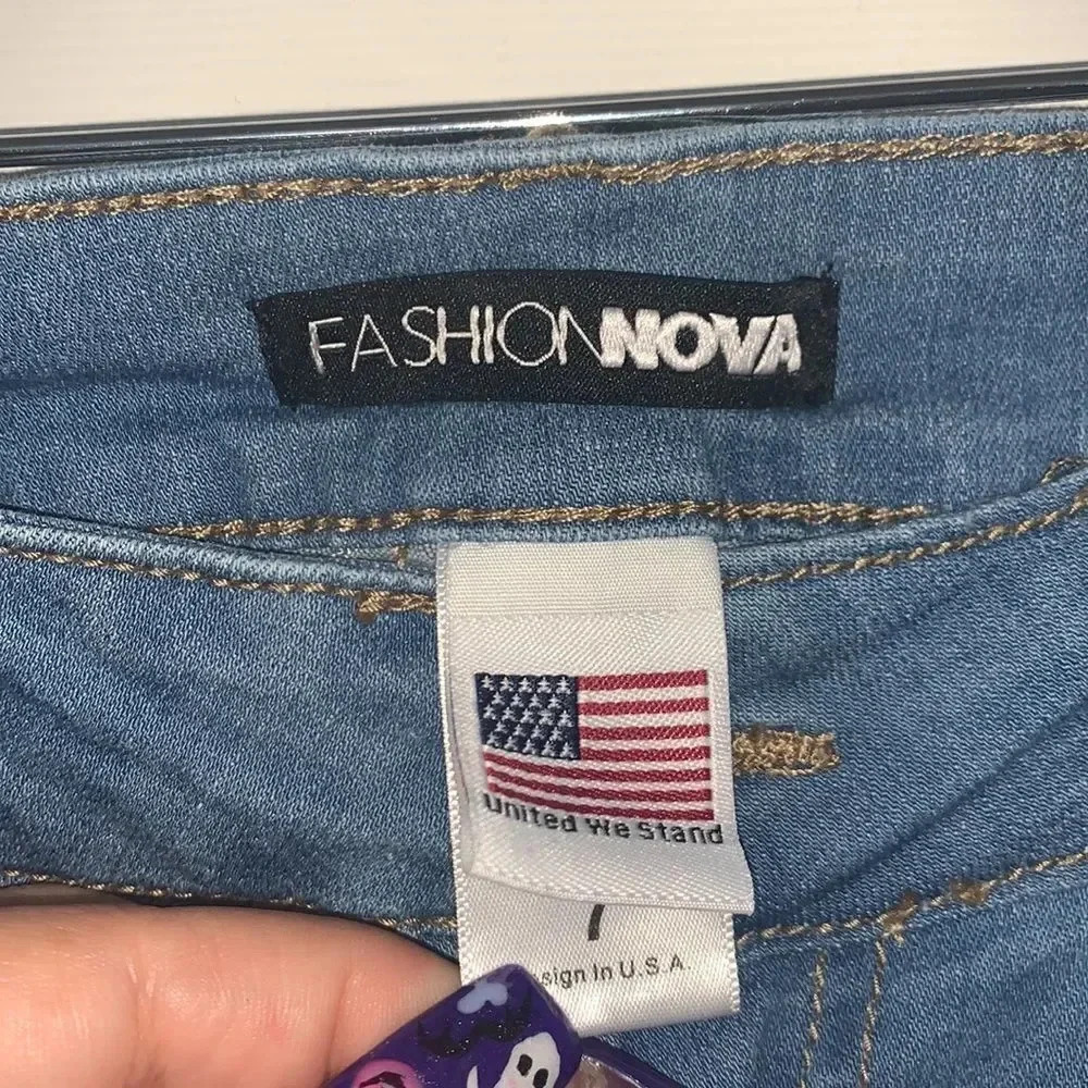 Fashion Nova Distressed Jeans - Picture 3 of 3